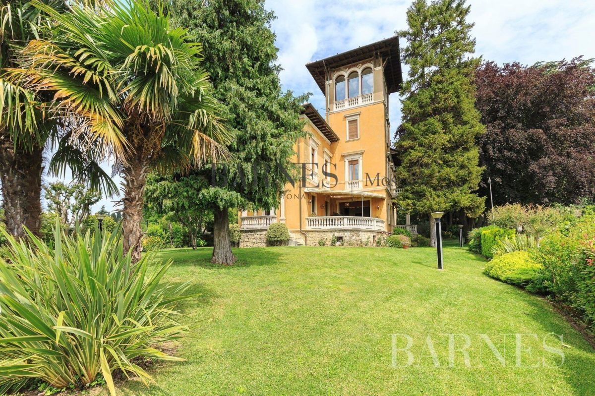 House in Bergamo, Italy, 900 sq.m - picture 1