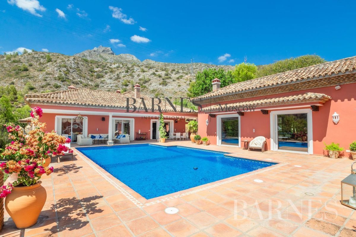 House in Marbella, Spain, 1 073 sq.m - picture 1
