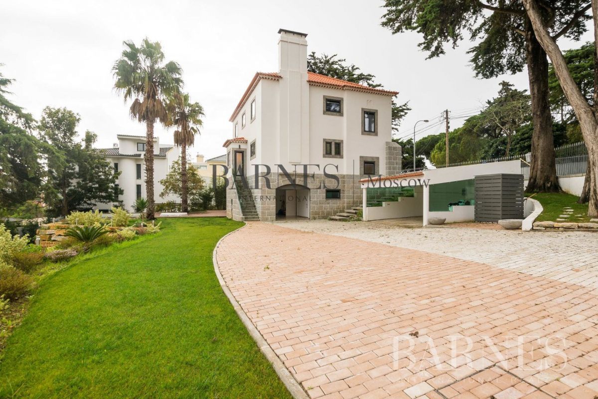 House in Estoril, Portugal, 353 sq.m - picture 1