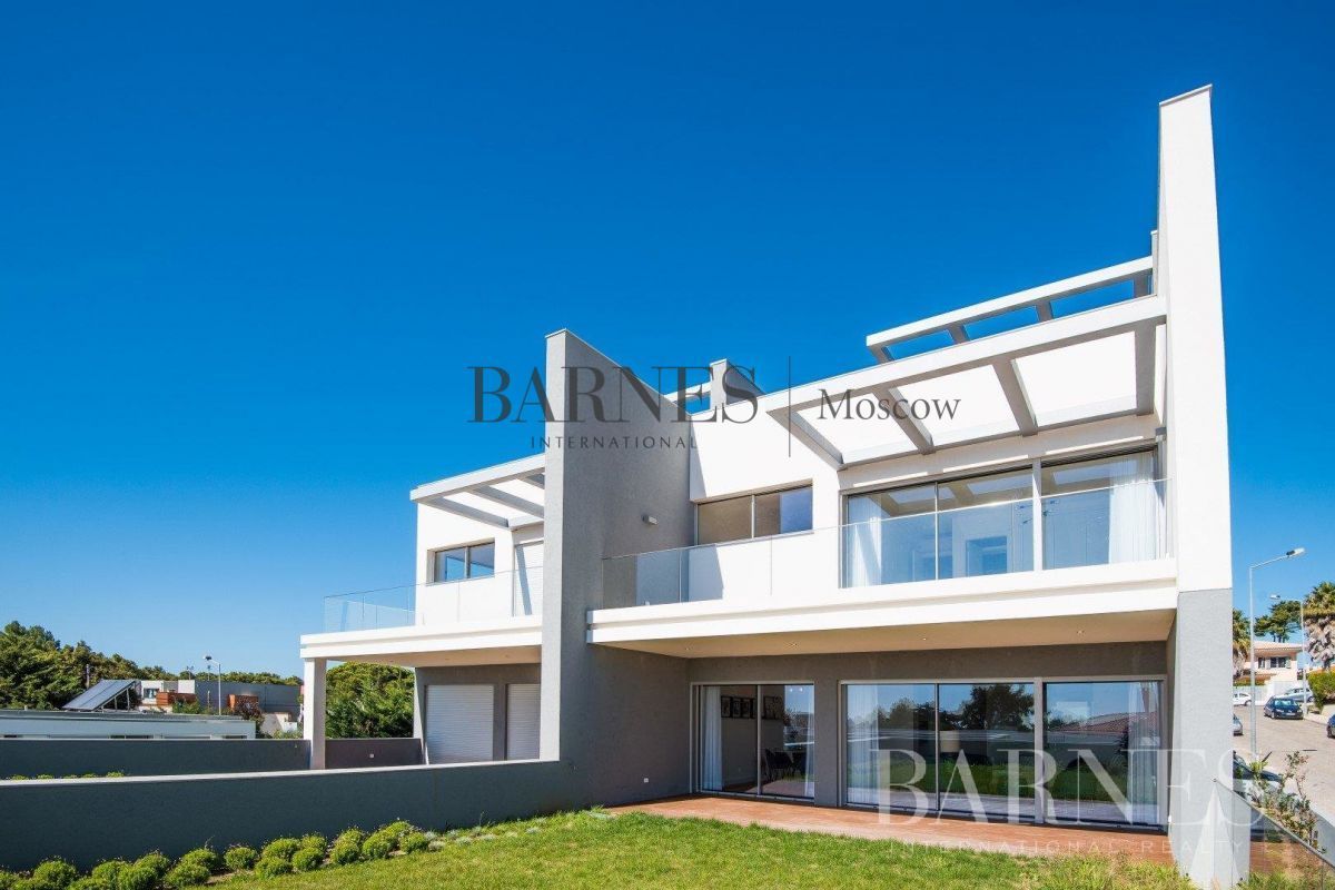 House in Cascais, Portugal, 298.93 sq.m - picture 1