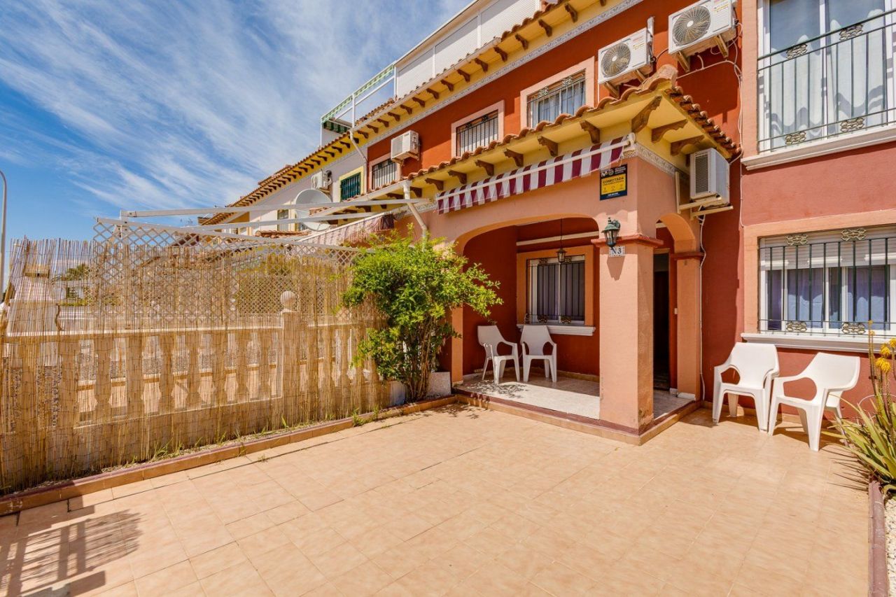 Bungalow in Torrevieja, Spain, 61 sq.m - picture 1