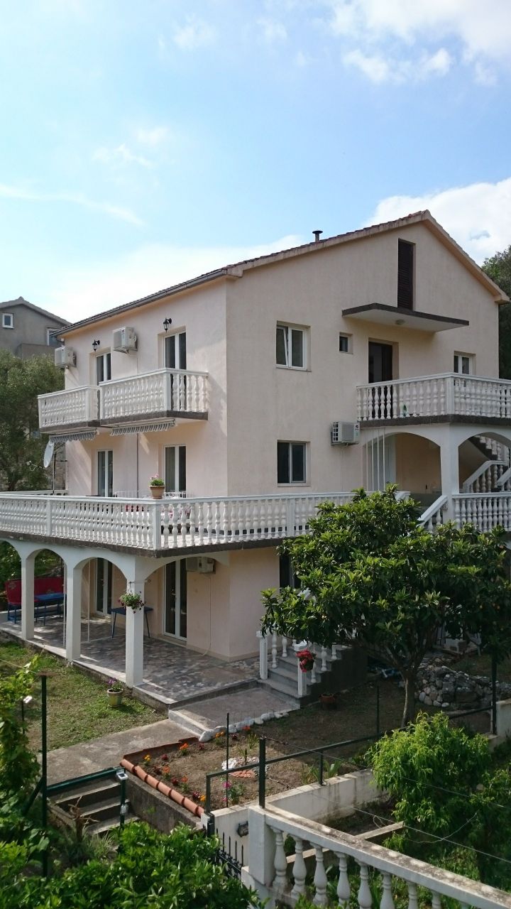 Villa in Budva, Montenegro, 288 sq.m - picture 1