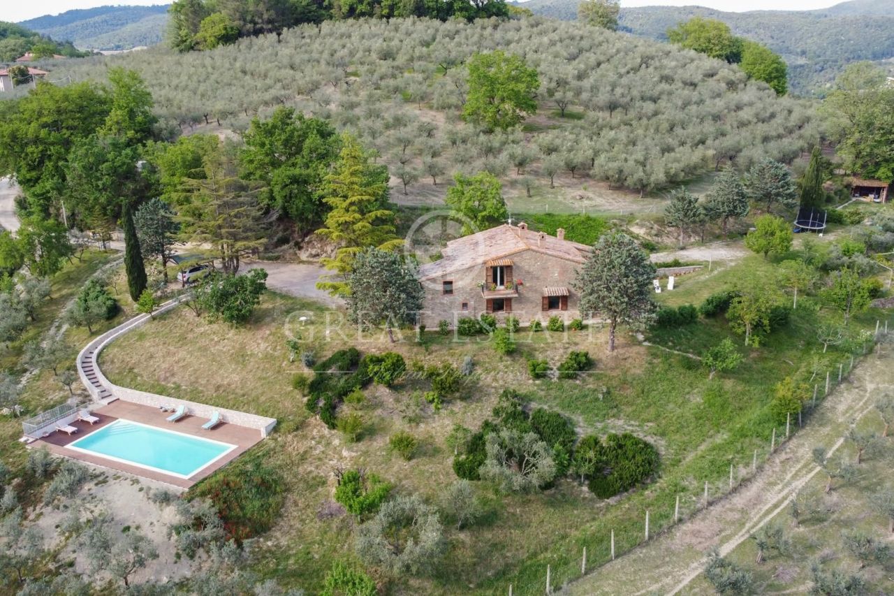 Casa en Collazzone, Italia, 250 m2 - imagen 1