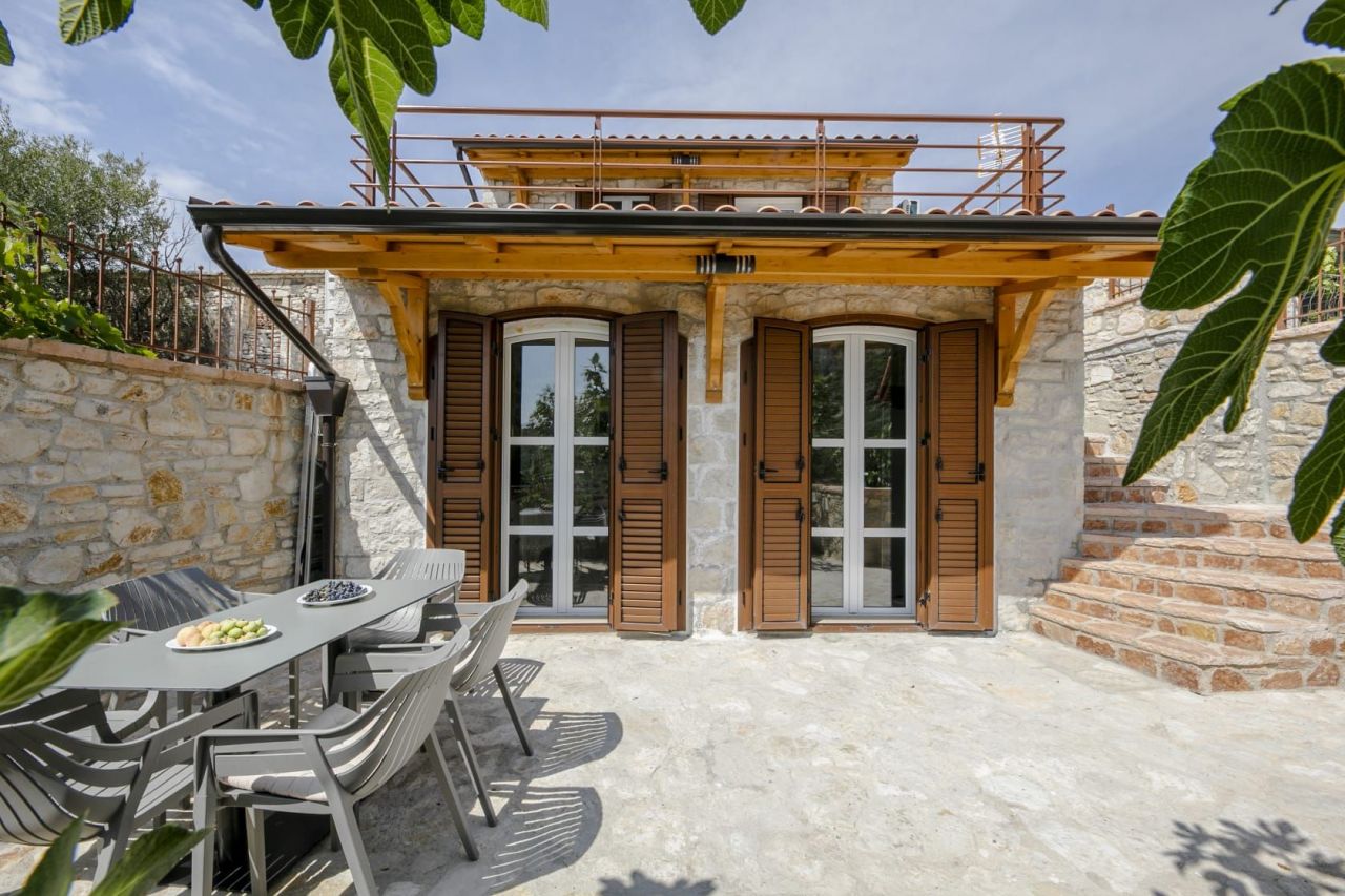 Villa in Qeparo, Albania, 154 sq.m - picture 1