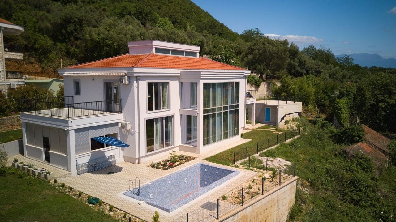 Villa en Herceg-Novi, Montenegro, 338 m2 - imagen 1