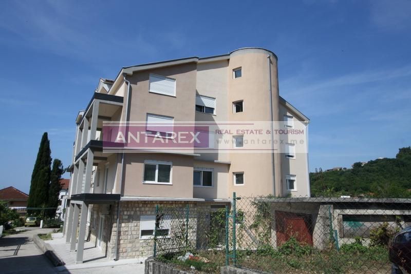 Apartment in Zelenika, Montenegro, 80 sq.m - picture 1
