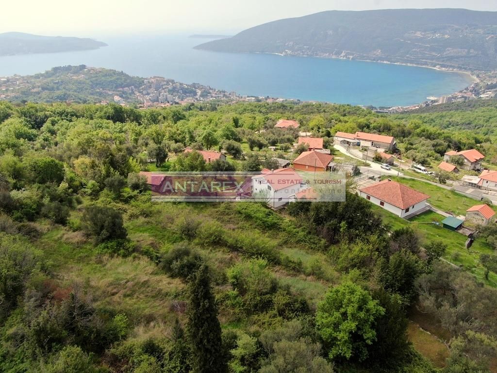 Grundstück in Herceg-Novi, Montenegro, 2 306 m2 - Foto 1