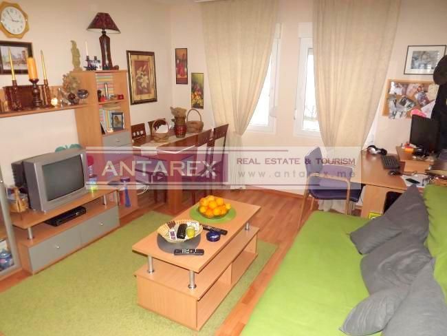 Apartment in Dobrota, Montenegro, 38 sq.m - picture 1