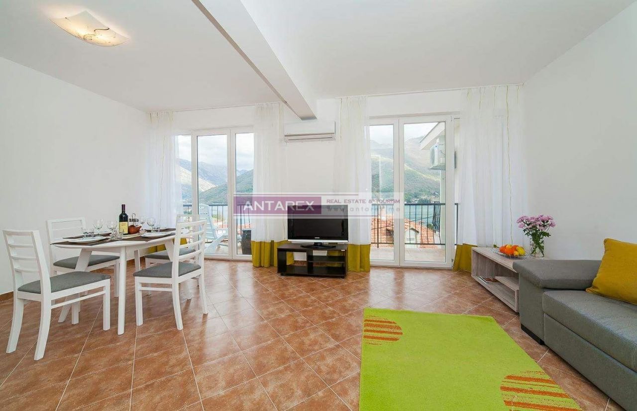 Apartment in Kamenari, Montenegro, 61 sq.m - picture 1