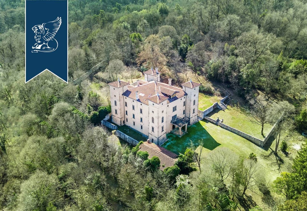 Château à Gorizia, Italie, 1 850 m2 - image 1