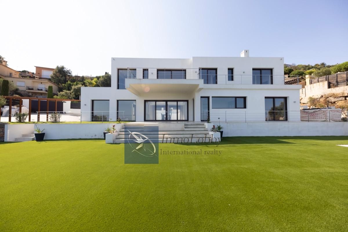 House in Platja D'Aro, Spain, 650 sq.m - picture 1