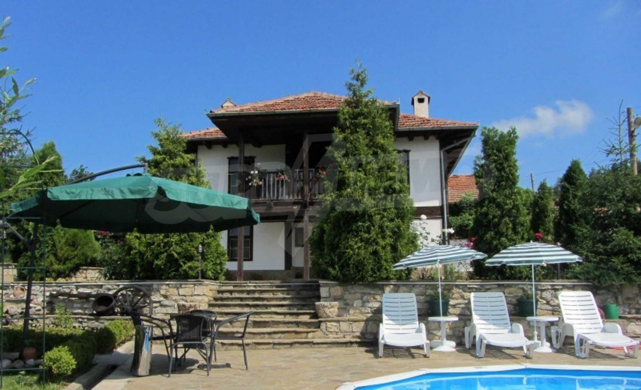 House in Elena, Bulgaria, 250 sq.m - picture 1