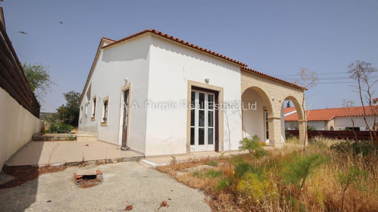 Bungalow in Larnaca, Cyprus, 172 sq.m - picture 1