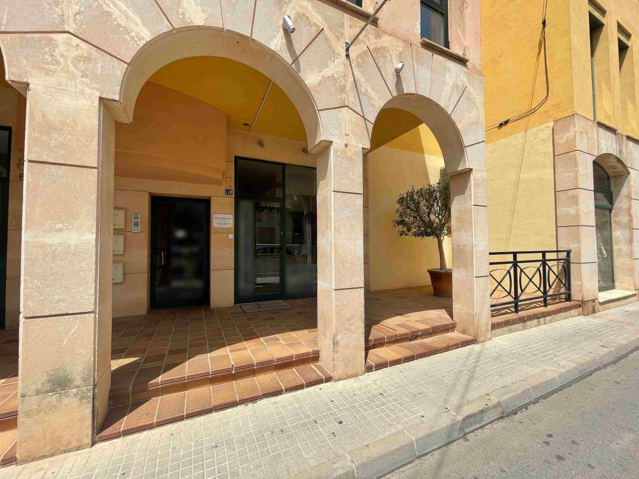 Commercial property in Andrach, Spain, 50 sq.m - picture 1