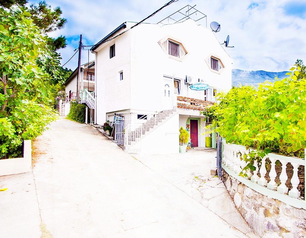 Mietshaus in Sutomore, Montenegro, 229 m2 - Foto 1