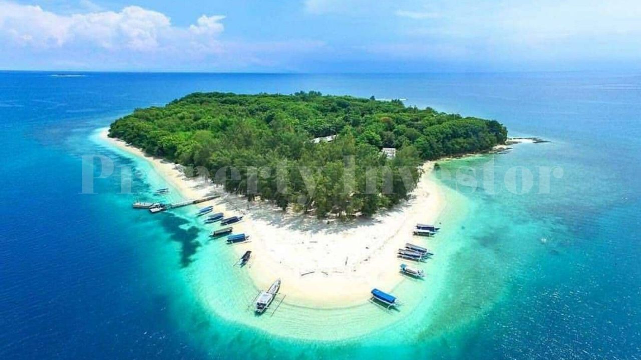 Island in Gili Trawangan, Indonesia, 12.5 hectares - picture 1