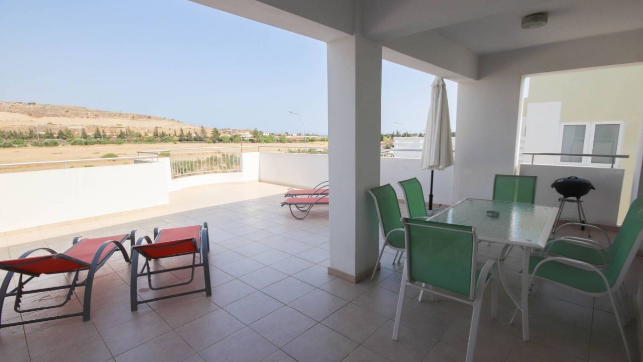 Apartment in Larnaca, Cyprus, 100 sq.m - picture 1