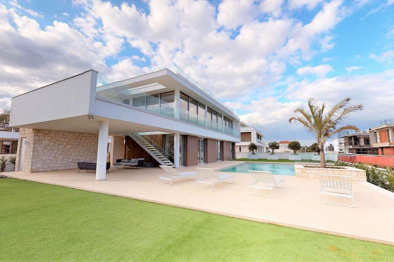 Villa in Larnaca, Cyprus, 485 m² - picture 1