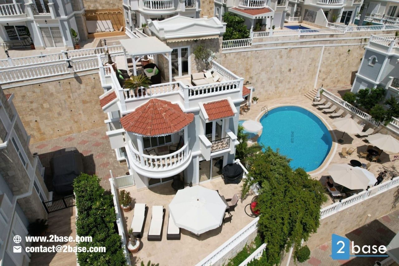 Villa in Alanya, Turkey, 240 sq.m - picture 1