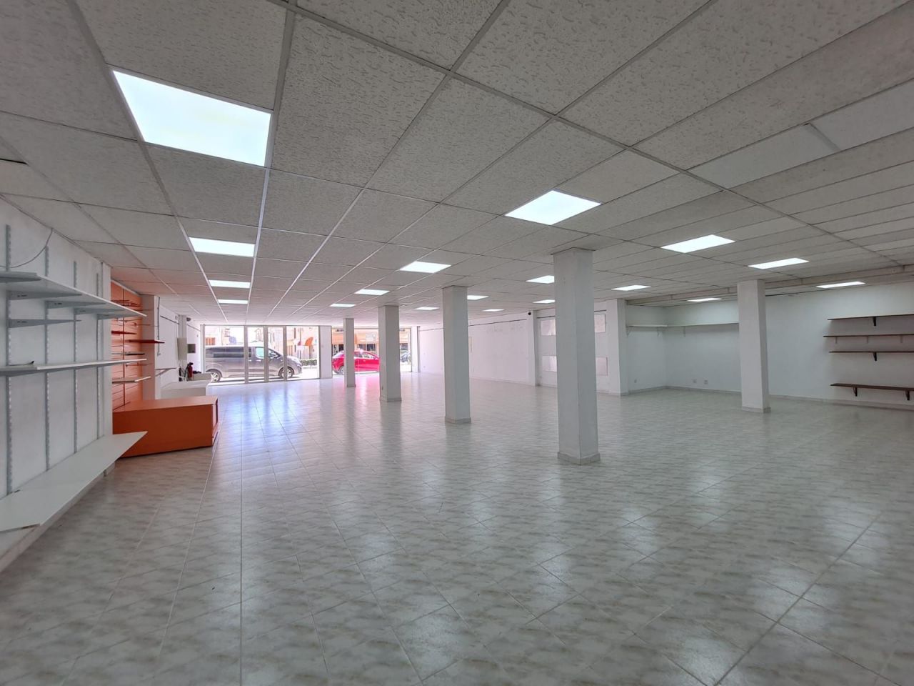 Commercial property in Llucmayor, Spain, 400 sq.m - picture 1