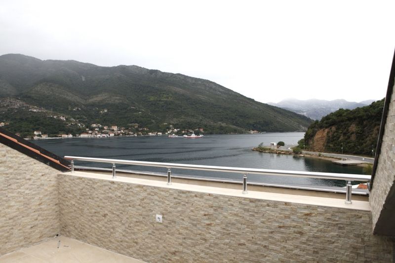House in Lepetane, Montenegro, 250 sq.m - picture 1
