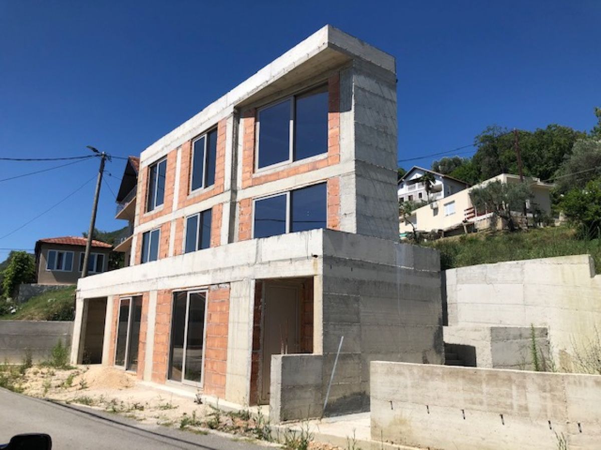 Casa en Tivat, Montenegro, 257 m2 - imagen 1