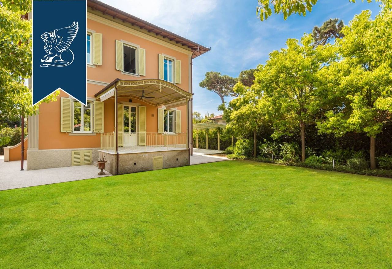 Villa en Forte dei Marmi, Italia, 370 m2 - imagen 1