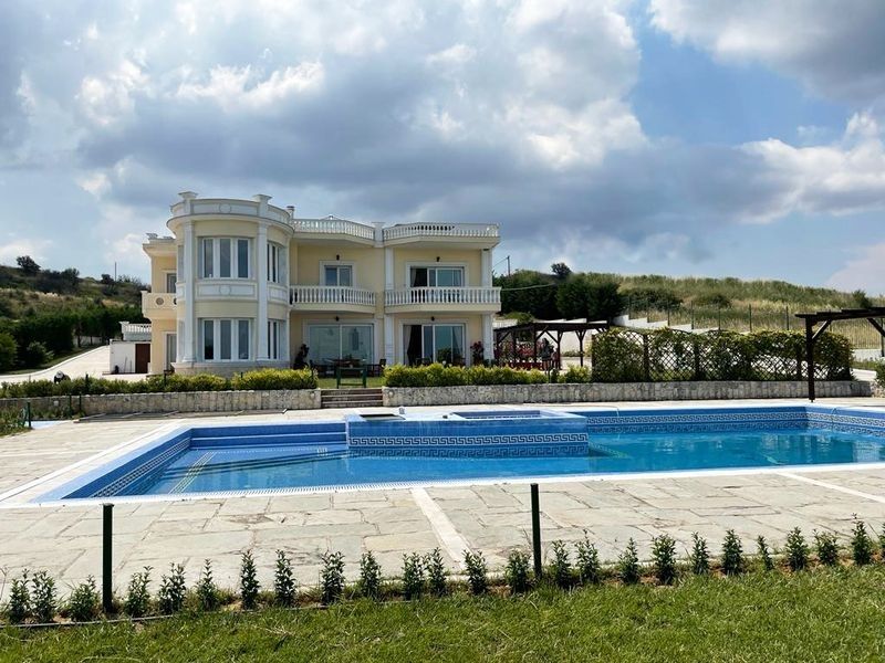 Villa in Thessaloniki, Greece, 1 000 sq.m - picture 1