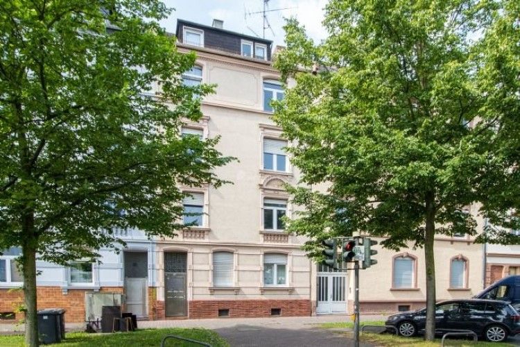 Commercial apartment building in Frankfurt-am-Main, Germany, 259.77 sq.m - picture 1
