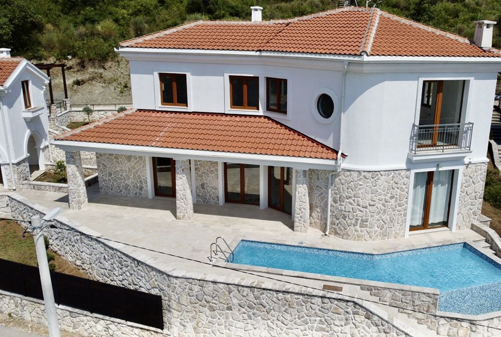 Mansion in Kavač, Montenegro, 350 m2 - Foto 1