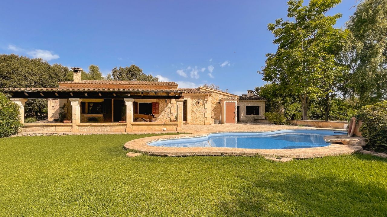 Villa in Pollensa, Spain, 303 sq.m - picture 1