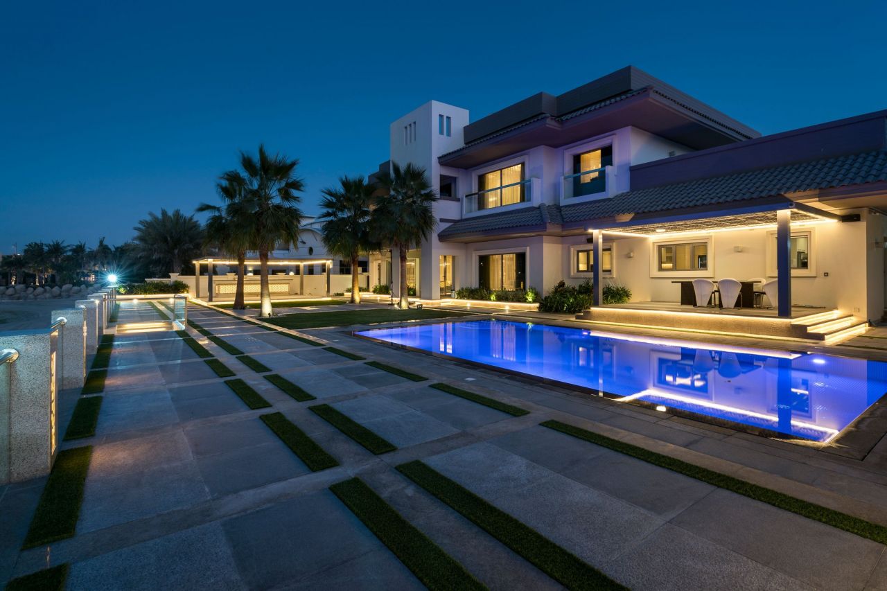 House in Dubai, UAE, 800 sq.m - picture 1