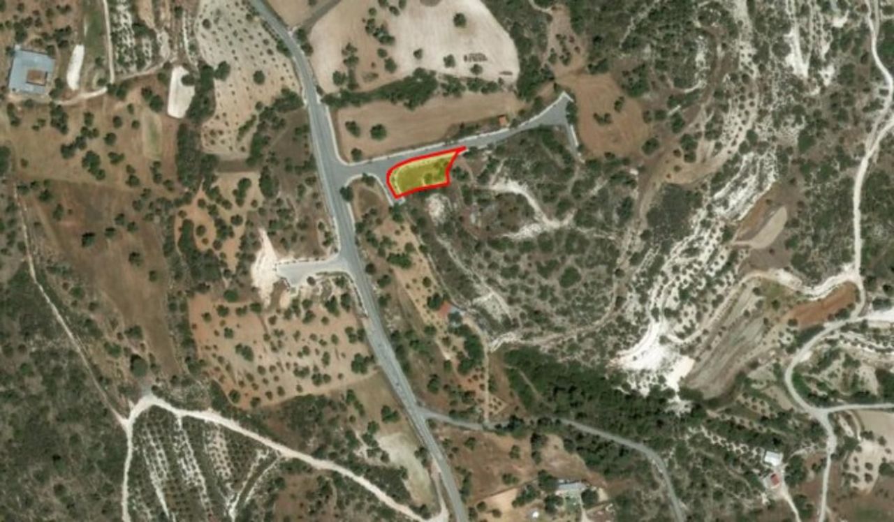 Land in Limassol, Cyprus, 1 033 sq.m - picture 1