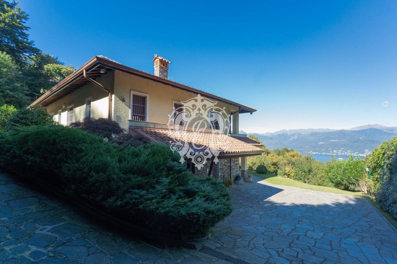Villa en Stresa, Italia, 560 m2 - imagen 1