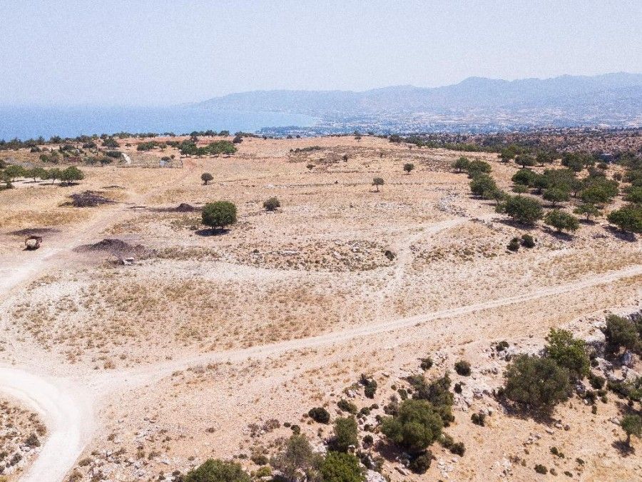Land in Paphos, Cyprus, 12 710 sq.m - picture 1