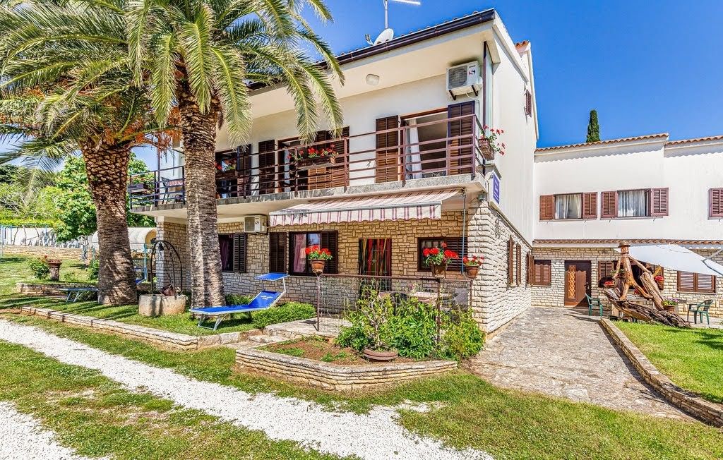 House in Premantura, Croatia, 500 sq.m - picture 1