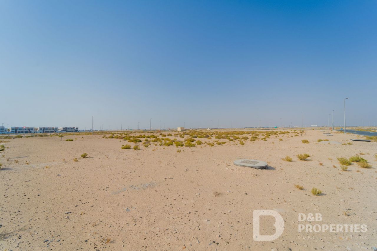 Grundstück in Dubai, VAE, 1 050 m2 - Foto 1