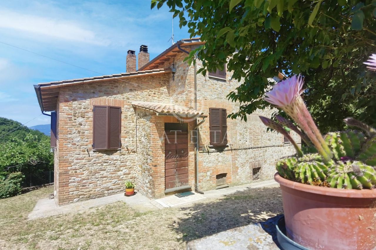 House in Citta della Pieve, Italy, 375.55 sq.m - picture 1
