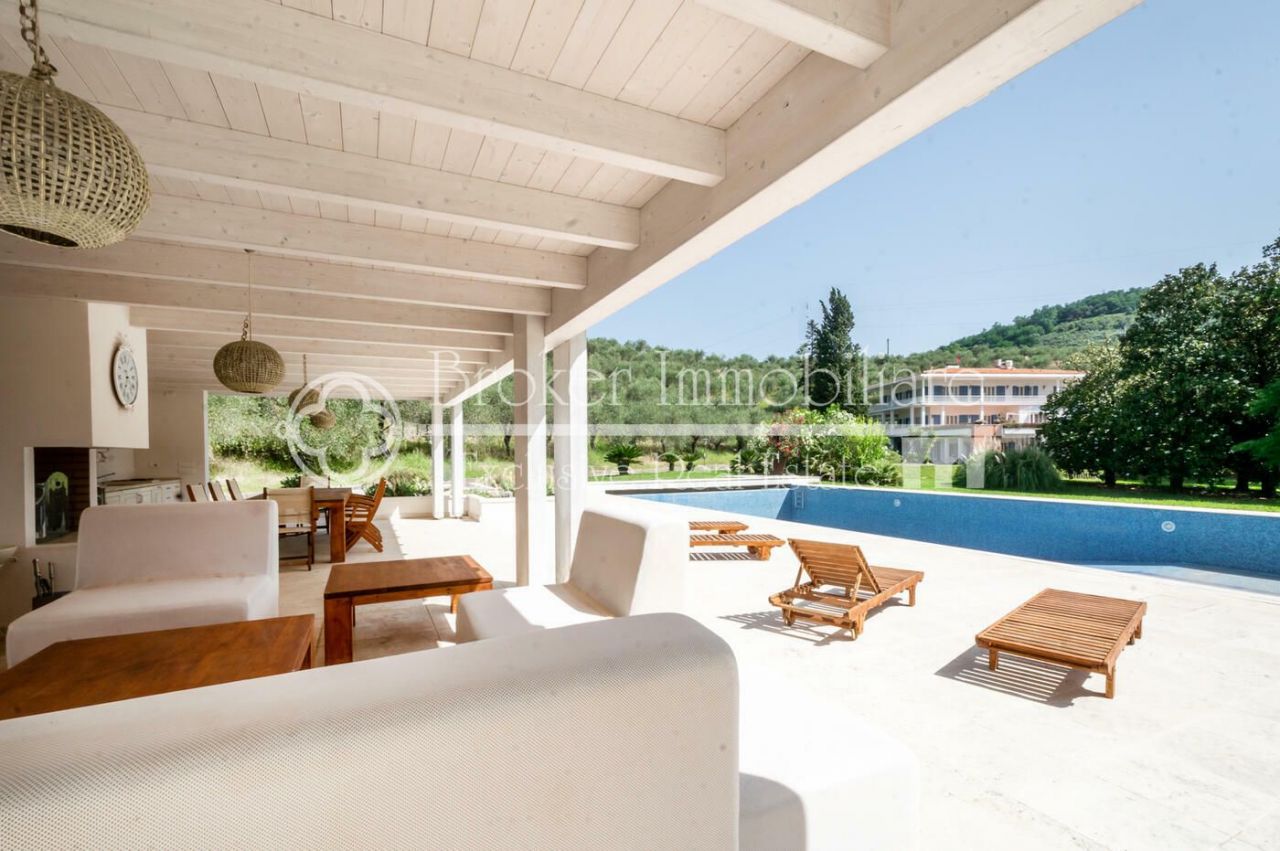 Villa in Massarosa, Italy, 1 785 sq.m - picture 1