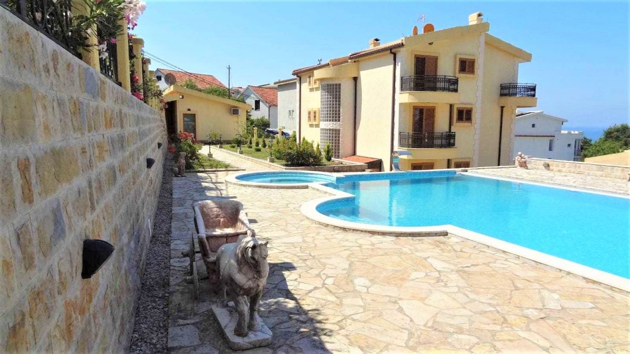 Villa in Bar, Montenegro, 400 sq.m - picture 1