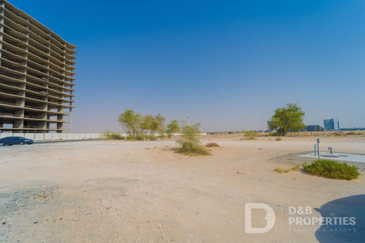 Grundstück in Dubai, VAE, 3 200 ar - Foto 1