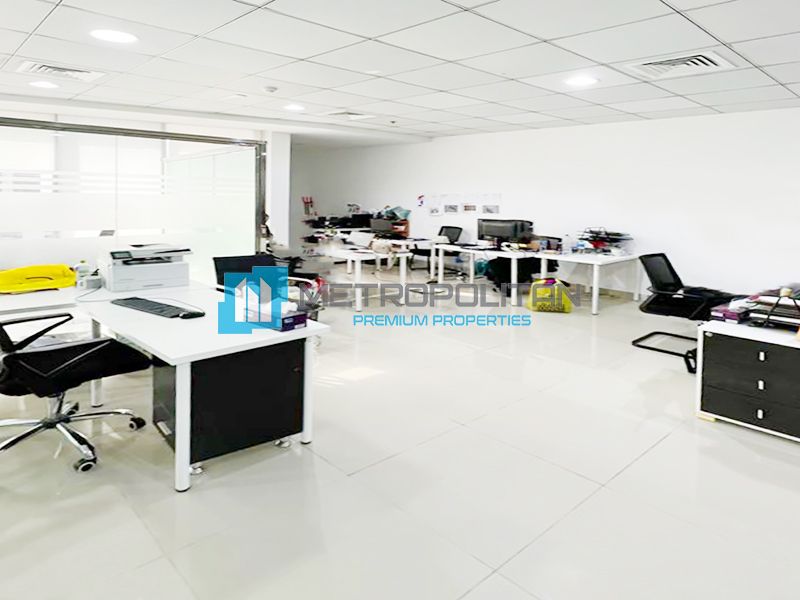 Office Business Bay, UAE, 138.42 sq.m - picture 1