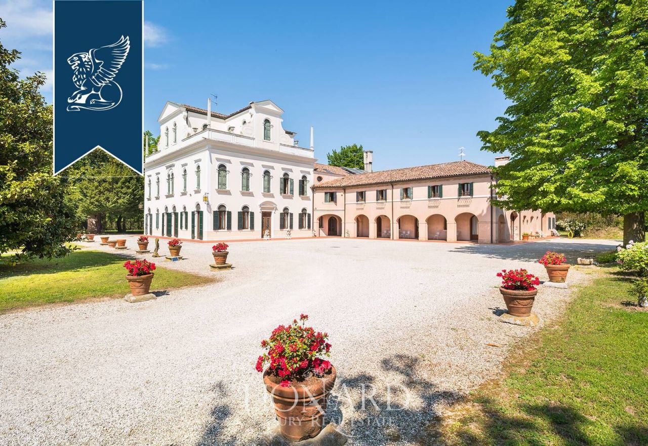 Villa en Treviso, Italia, 1 800 m2 - imagen 1