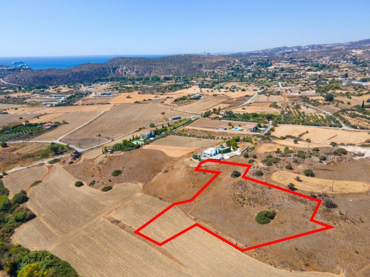 Land in Limassol, Cyprus, 6 355 sq.m - picture 1
