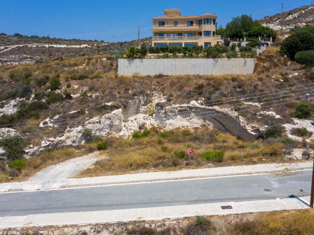 Land in Paphos, Cyprus, 963 sq.m - picture 1