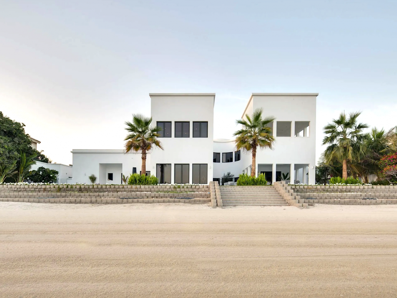 Villa à Dubaï, EAU, 651 m2 - image 1