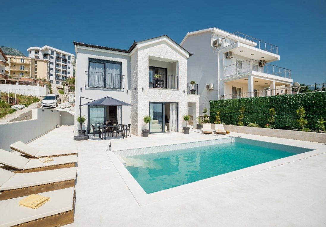 Villa in Becici, Montenegro, 160 sq.m - picture 1