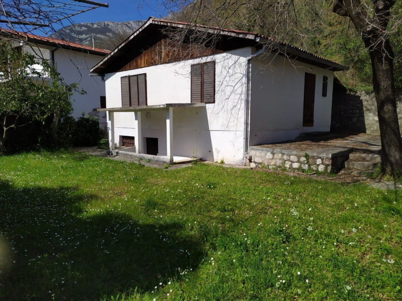 Commercial property in Sutomore, Montenegro, 90 sq.m - picture 1