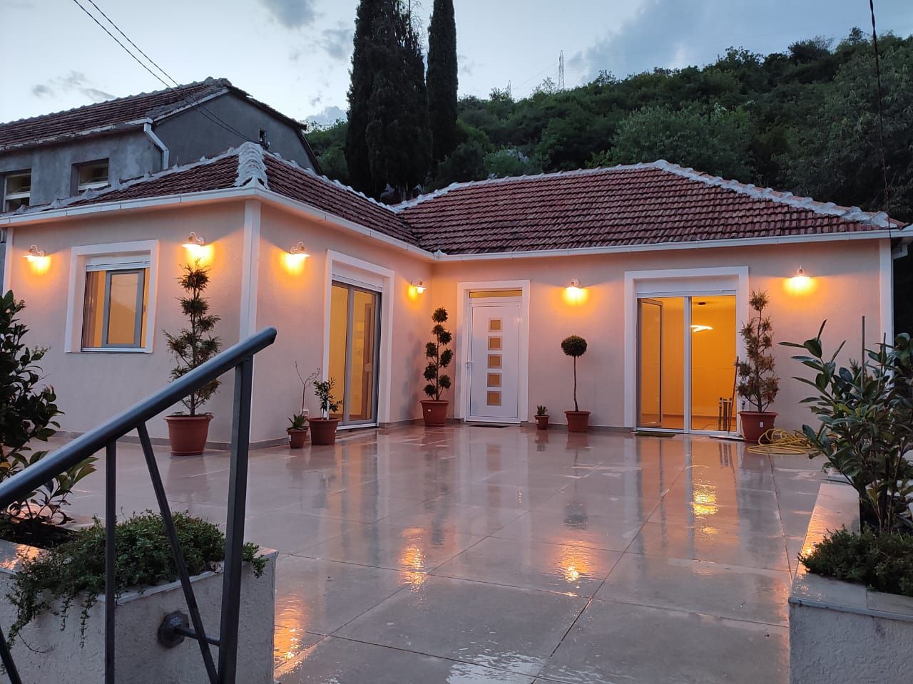 House in Podgorica, Montenegro, 205 sq.m - picture 1
