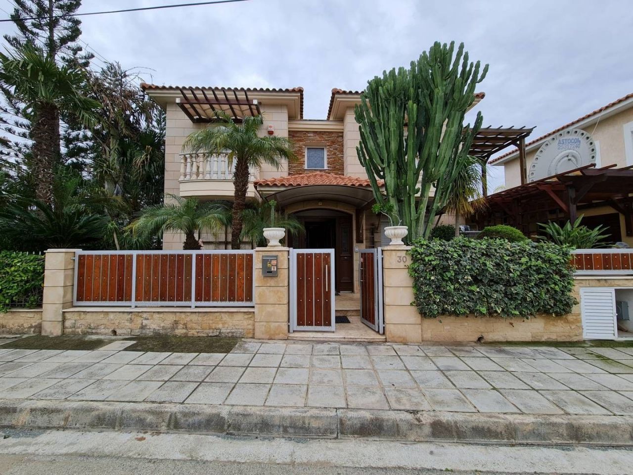 Villa in Limassol, Cyprus, 270 sq.m - picture 1